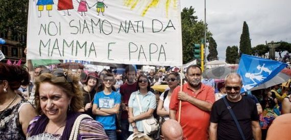 CONFERENZA STAMPA A ROMA DI CITIZENGO E GENERAZIONE FAMIGLIA CONTRO GLI ABUSI DEI SINDACI CHE HANNO ISCRITTO NELLE ANAGRAFI I FIGLI DI COPPIE OMOSESSUALI