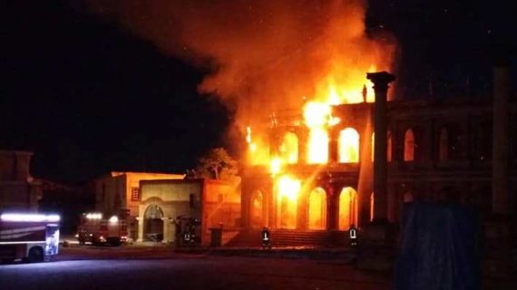 UN VIOLENTO INCENDIO HA DANNEGGIATO GLI STUDI CINEMATOGRAFICI DI CINECITTA’ A ROMA: COLPITA IN PARTICOLARE L’AREA DELLA “ANTICA ROMA”.