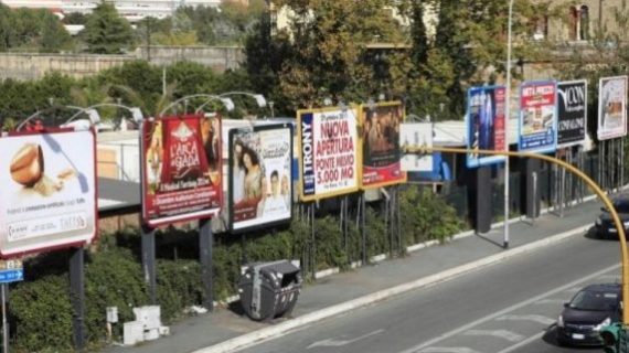 La rivincita dei cartelloni pubblicitari. Crescono più della tv, anche se il Bonus Pubblicità li esclude.