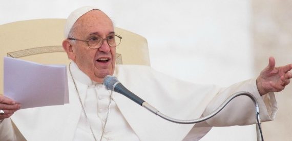 Papa Francesco: “Essere felici è ringraziare Dio ogni mattina per il miracolo della vita !”.