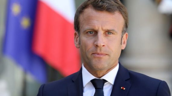 <B>LA CHIESA FRANCESE CONTRO MACRON</B>