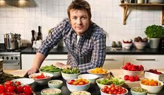 L’IMPEGNATIVA BATTAGLIA DELLO CHEF JAMIE OLIVER CONTRO MCDONALD’S ED ALTRI PER IL COSIDDETTO “CIBO SPAZZATURA”