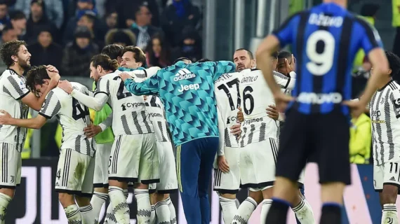 Colpaccio della Juve a Milano : Juve Inter 1 a 0. Juventus superlativa. Inter senza idee. Decide un gol di Kostic, nerazzurri scavalcati dalla Lazio al secondo posto. 