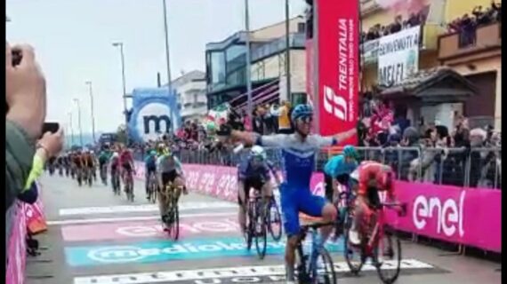 LA PIOGGIA NON CANCELLA LO SPETTACOLO DEL GIRO D’ITALIA NELLA SUA TERZA TAPPA VASTO-MELFI !