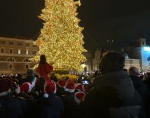 A ROMA ARRIVA LA MAGIA DEL NATALE: ACCESO L’ALBERO IN PIAZZA DEL POPOLO