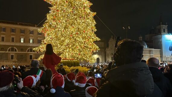 A ROMA ARRIVA LA MAGIA DEL NATALE: ACCESO L’ALBERO IN PIAZZA DEL POPOLO